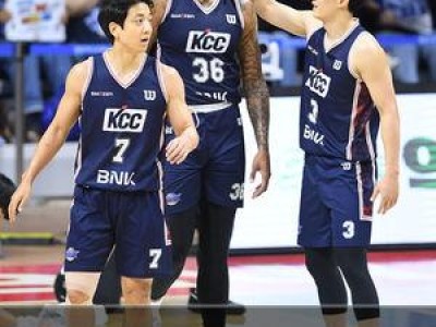 KCC 3연승 달성 부산 관중들 환호