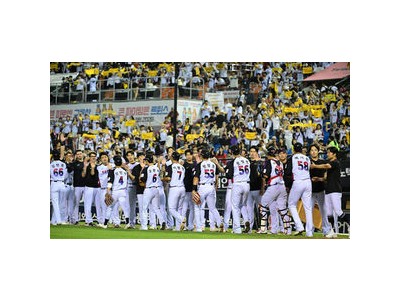 LG KIA에 12-2 대승 경기 초반부터 폭발