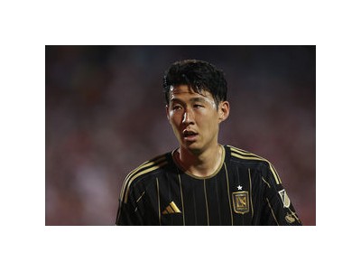 손흥민 감아차기 슈팅 선방에 막혀 아쉬움