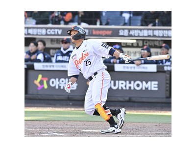 한화 홈런 3방으로 KIA 꺾자 팬들 환호